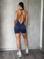 ENTERIZO CORTO CUADRADO ATRÁS