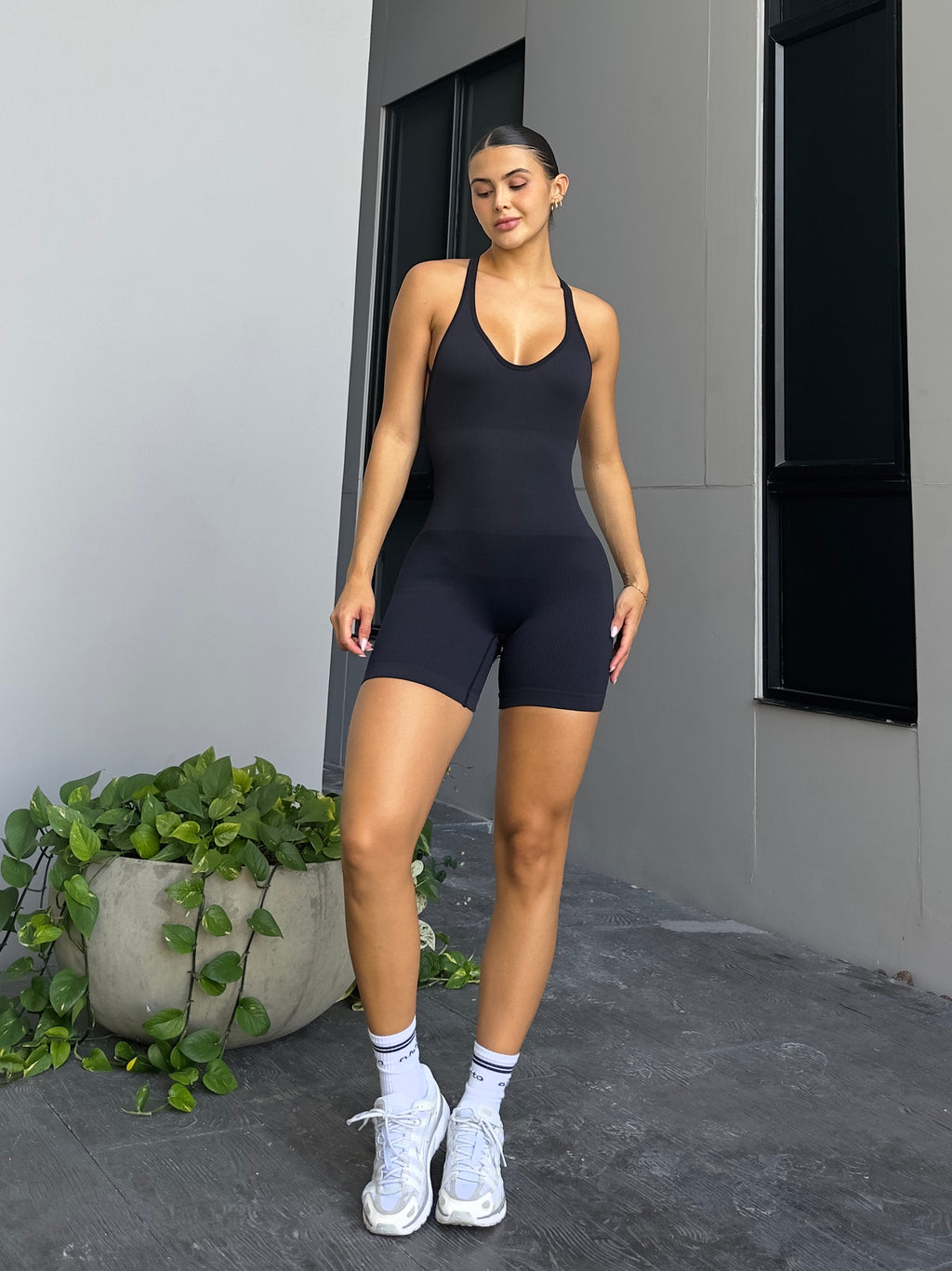 ENTERIZO CORTO TIRAS ATRÁS