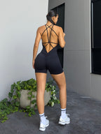 ENTERIZO CORTO TIRAS ATRÁS