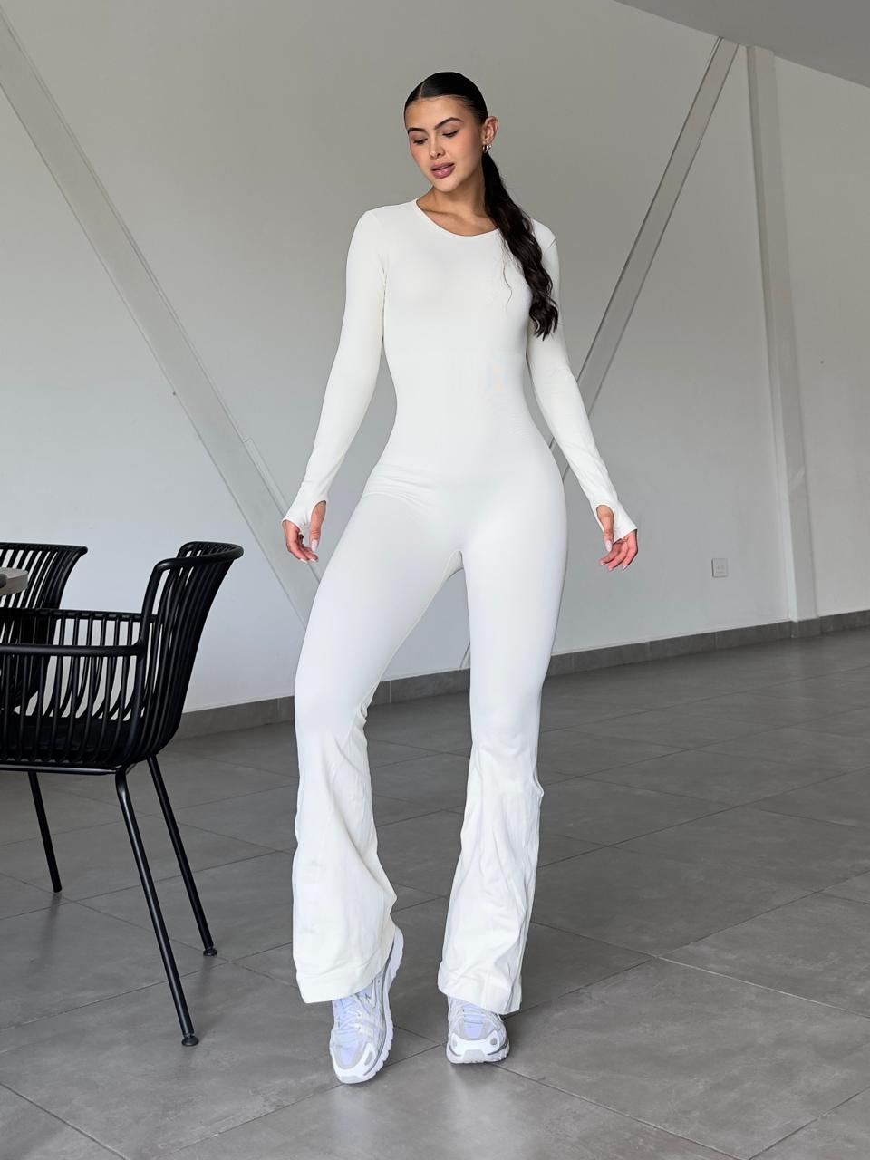 ENTERIZO BOTA ANCHA MANGA LARGA VAINILLA SIN PUSH