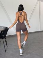 ENTERIZO CORTO CUADRADO ATRÁS