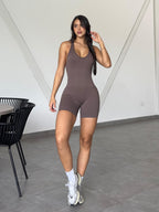 ENTERIZO CORTO CUADRADO ATRÁS