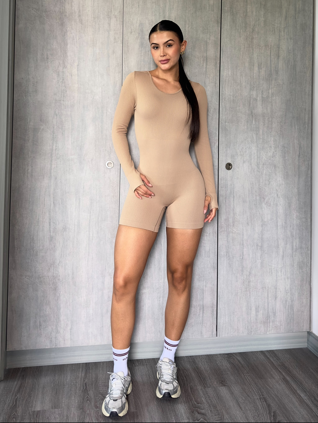 ENTERIZO CORTO MANGA LARGA H