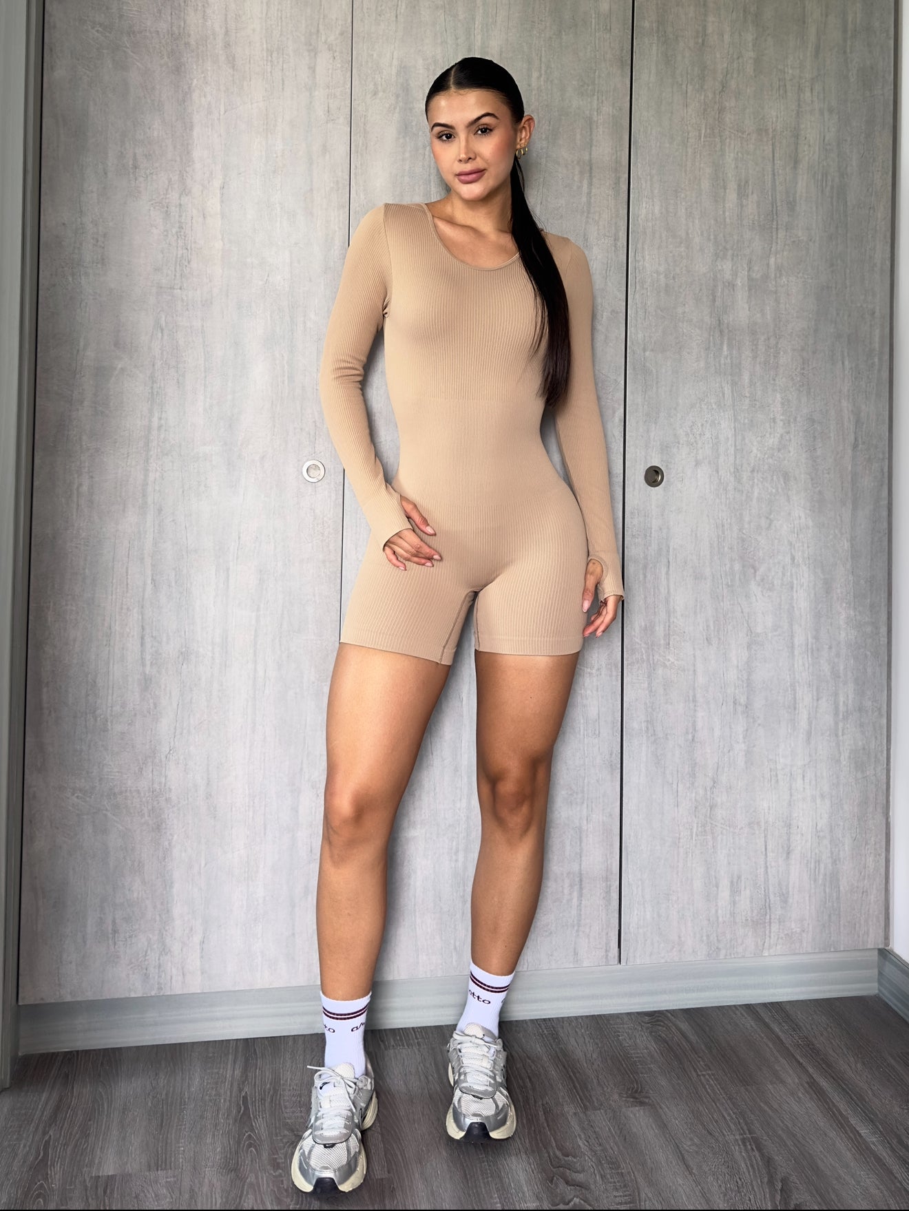 ENTERIZO CORTO MANGA LARGA H